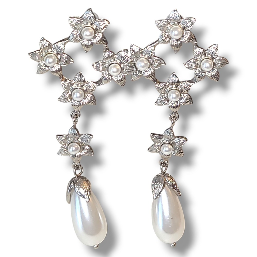 Big Silver Tone Flowers & Faux Pearl Dangle Statement Earrings‎ Pierced 3.5"